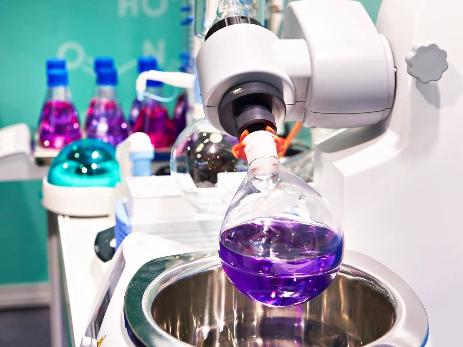 Który przemysł jako pierwszy wprowadził ISO?