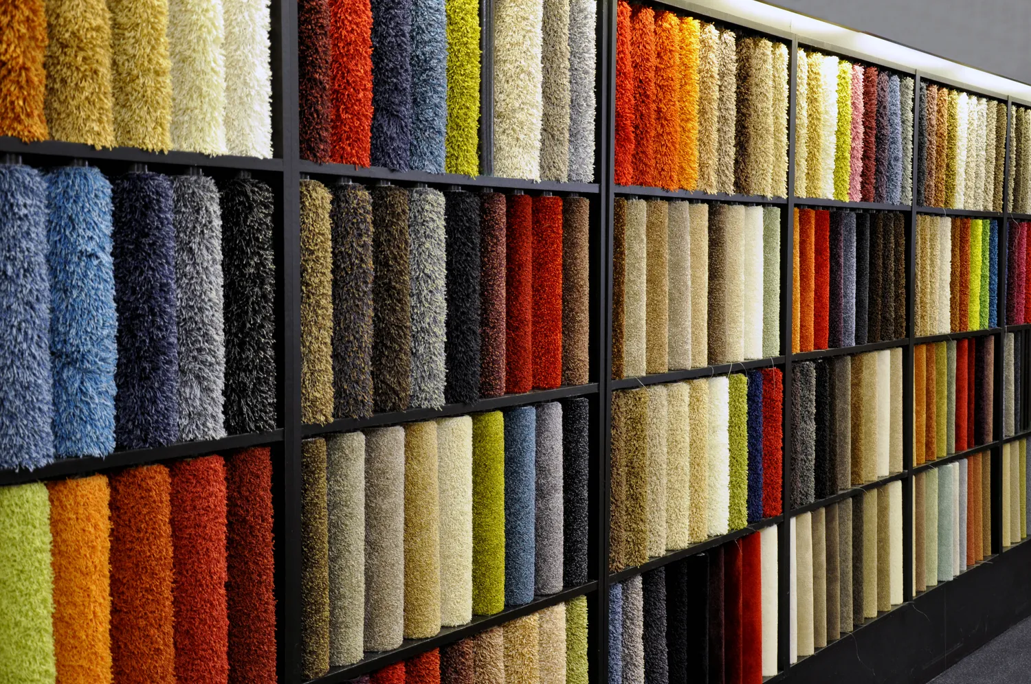 Jaki kolor wykładziny do zielonych ścian?